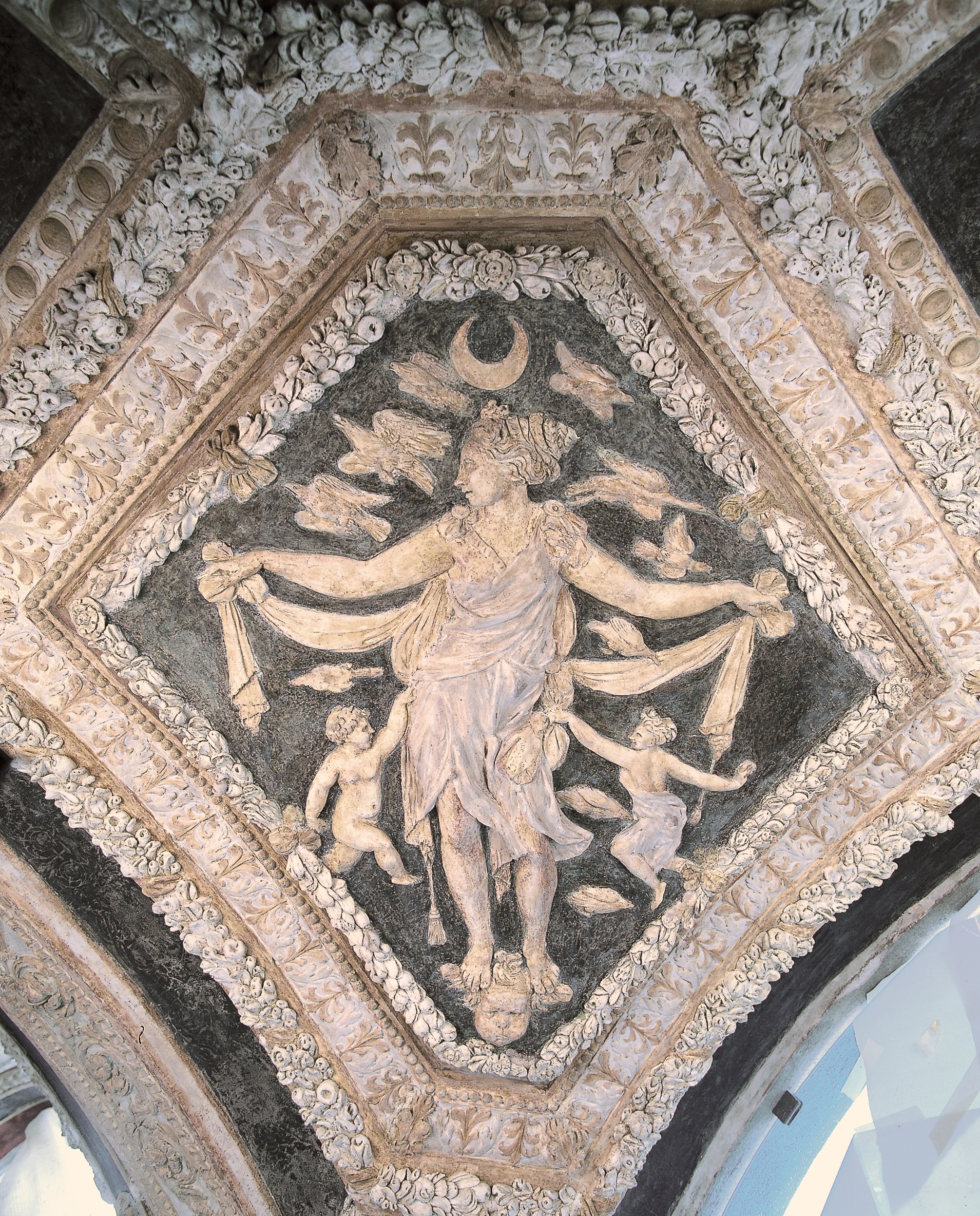 Stucco decorations in the Loggia degli Eroi