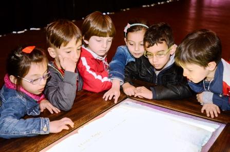 bambini in laboratorio alla Commenda