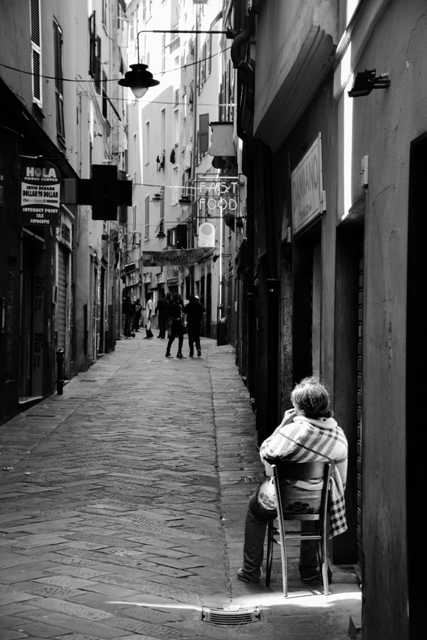 foto b/n di via Prè