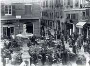 Piazza Ponticello con il mercato mattutino - maggio 1922