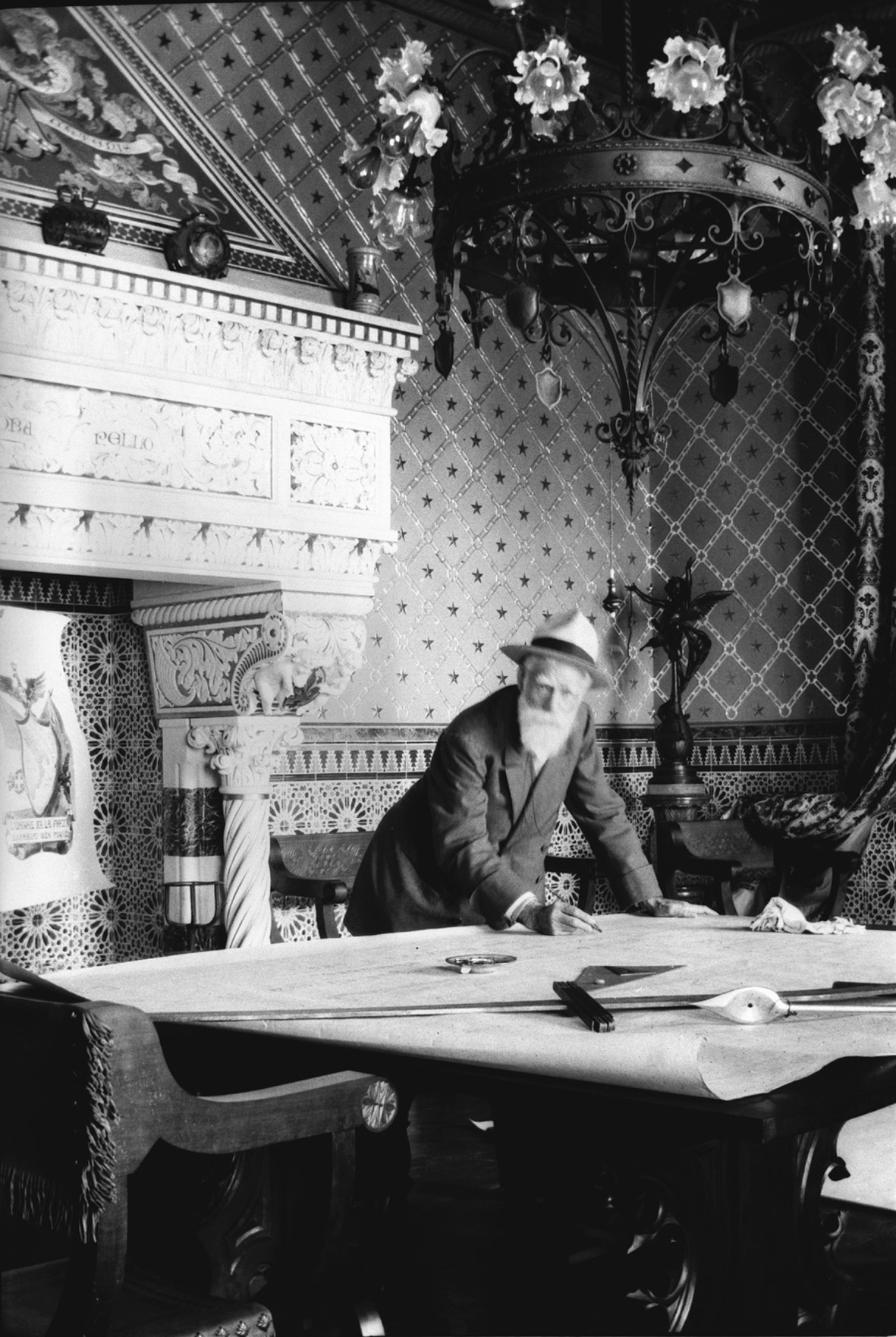 Il Capitano al lavoro nella Sala delle Meridiane