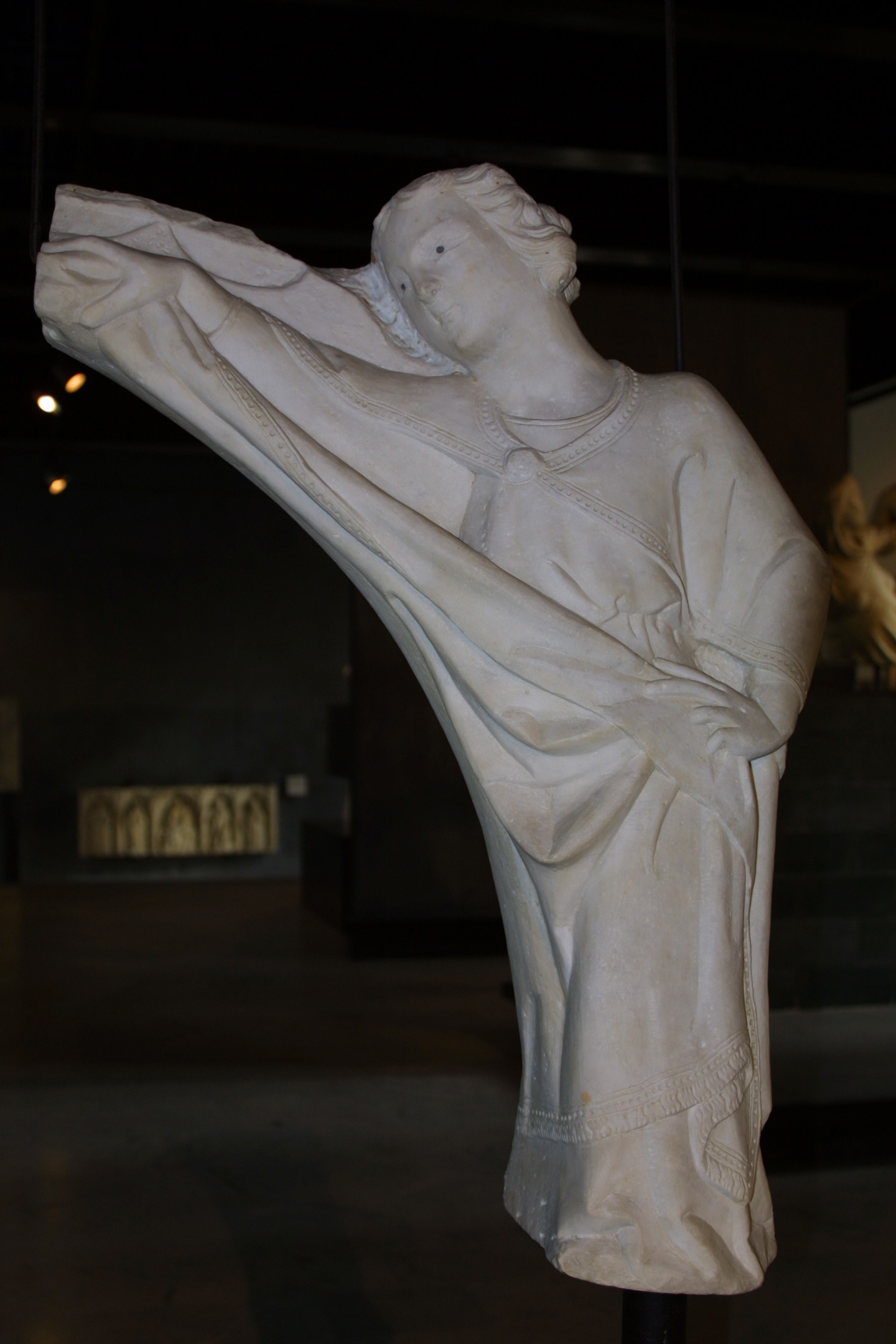 Angelo reggi cortina (Terzo decennio secolo XIV)