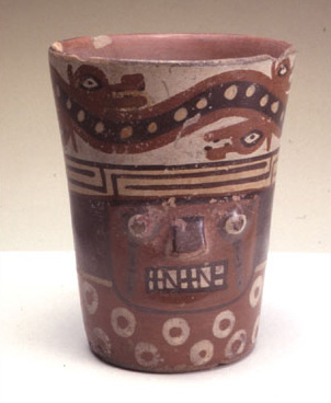 Bicchiere svasato, 900 – 1100 d.C. (Tiawanaku– Wuari costiero) Bicchiere svasato, 900 – 1100 d.C. (Tiawanaku– Wuari costiero)