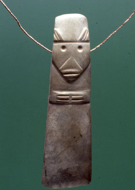 Pendente a forma di ascia antropomorfa, VI - XV secolo d.C. (Costa Rica, stile Nicoya)