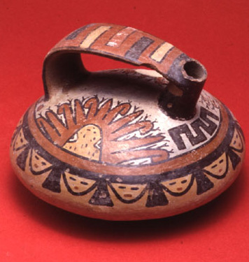 Vaso lenticolare, 125 (?) – 400 (?) d.C. (Nasca 6/7) (?) Vaso lenticolare, 125 (?) – 400 (?) d.C. (Nasca 6/7) (?)