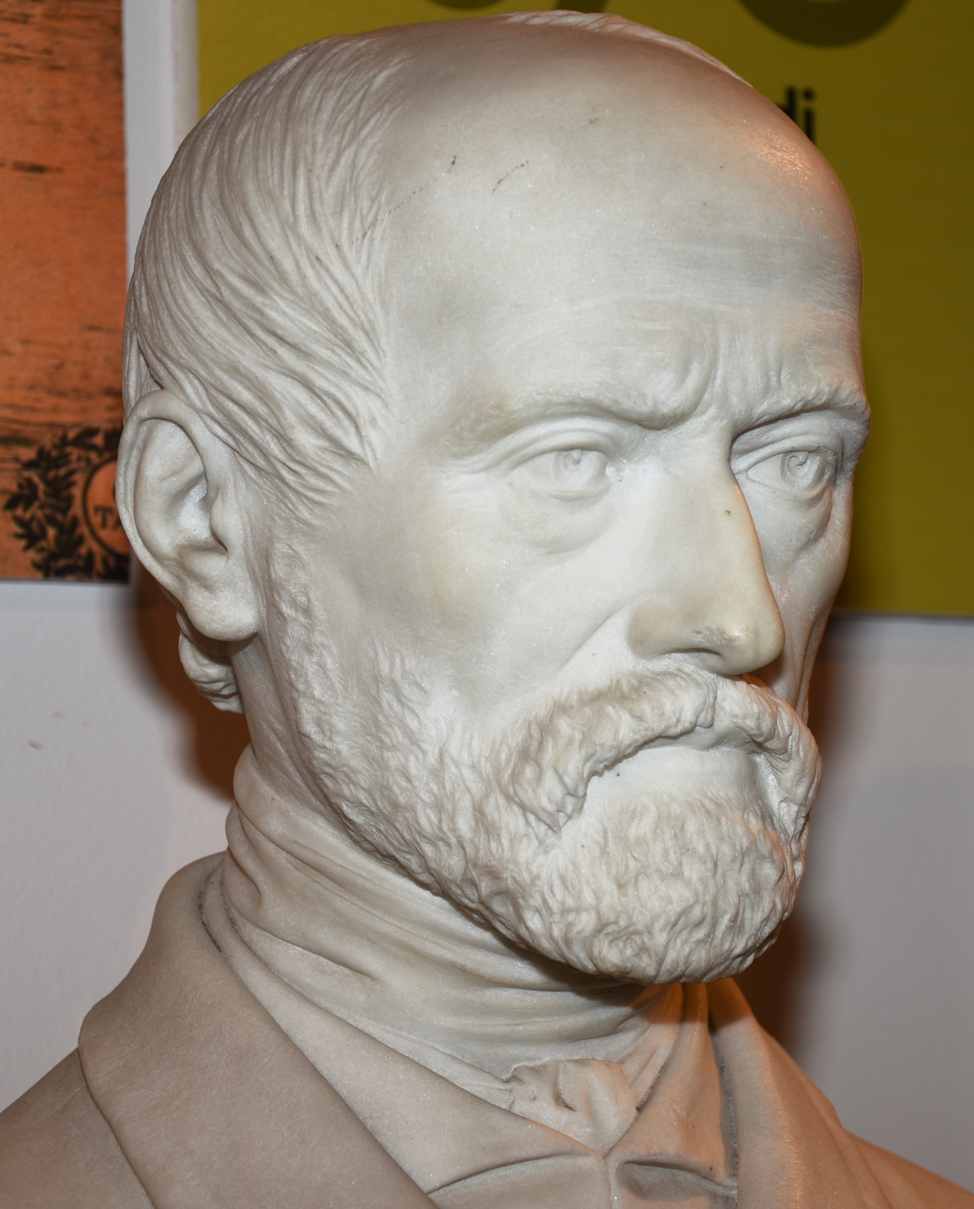 Particolare del busto in marmo di Giuseppe Mazzini 