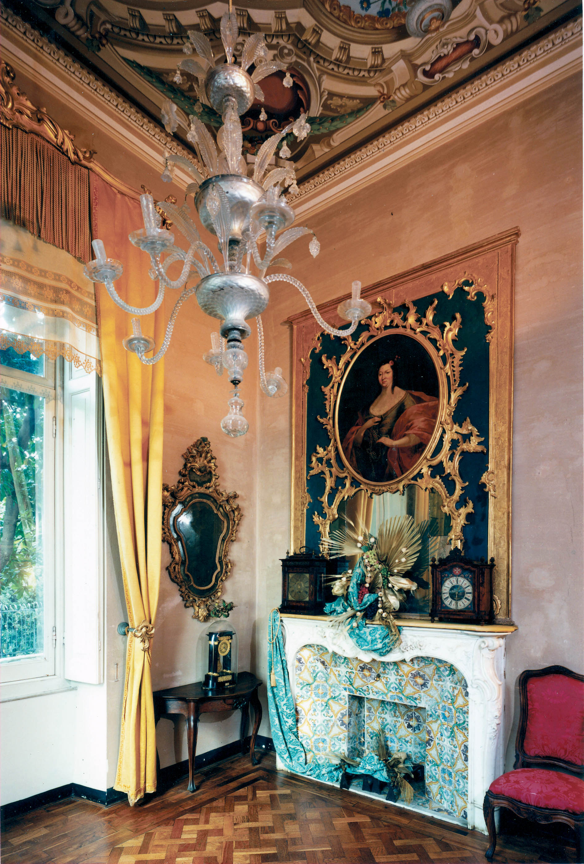 Museo Luxoro - salotto con camino