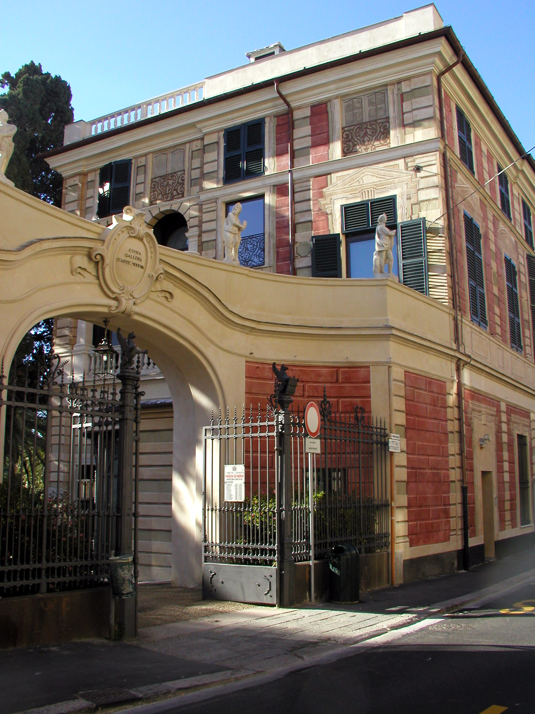 Villa Saluzzo Serra, Galleria d'Arte Moderna di Genova, ingresso