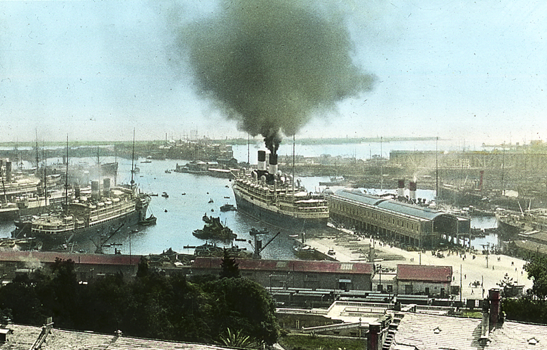 Veduta del porto di Genova presa dal campanile della Metropolitana