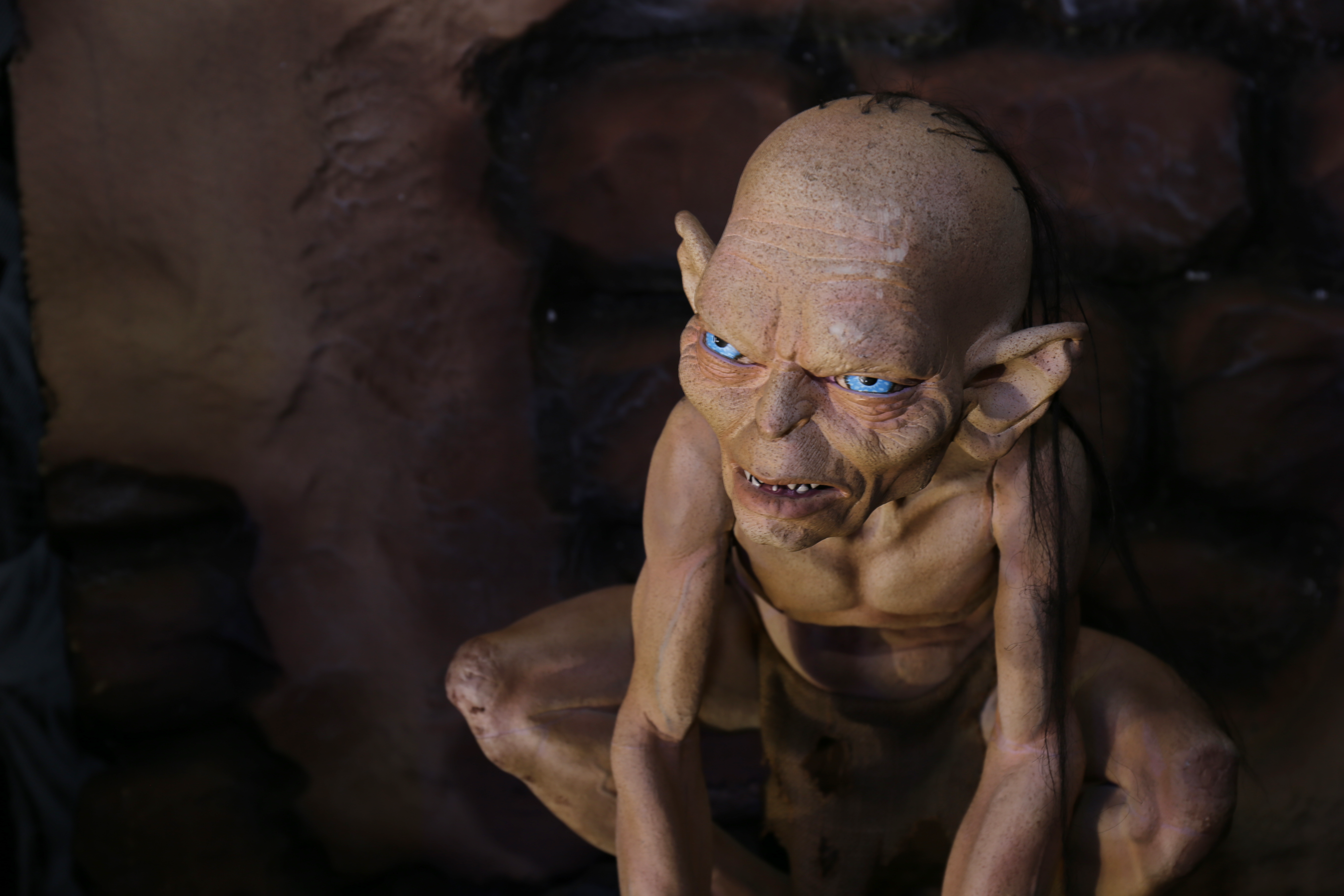 The Hobbit's' Andy Serkis has full-size Gollum sculpture in his house