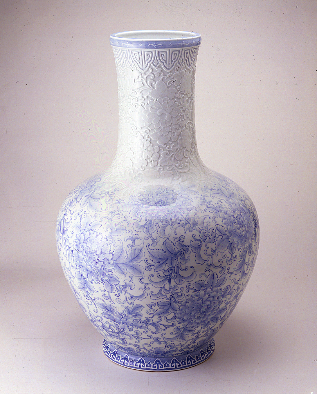 Big vase with hōsōge flowers