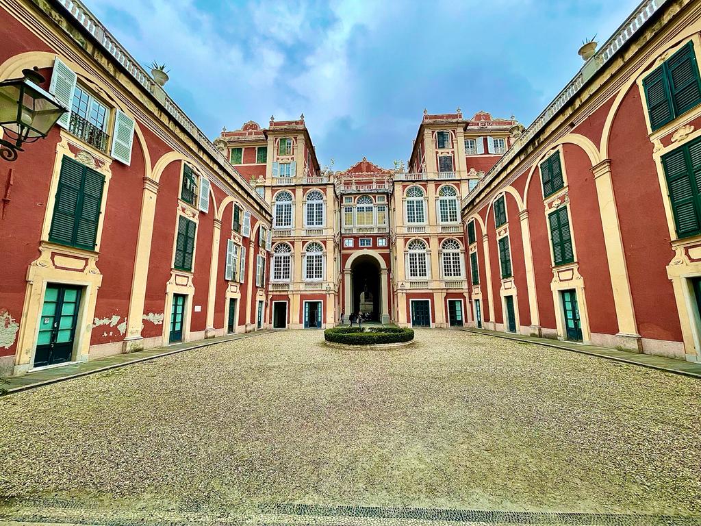 Gli esterni di Palazzo Reale a Genova