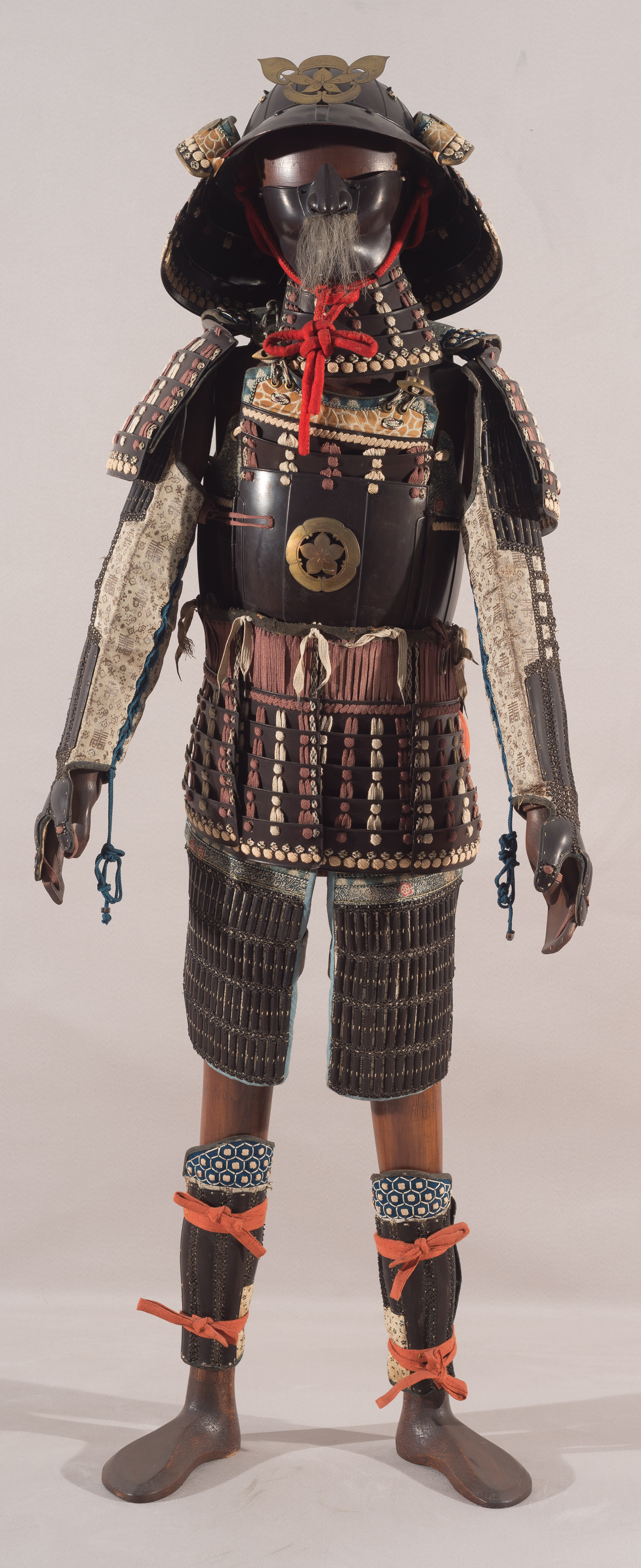 Foto di Armatura da parata per bambino con stendardo