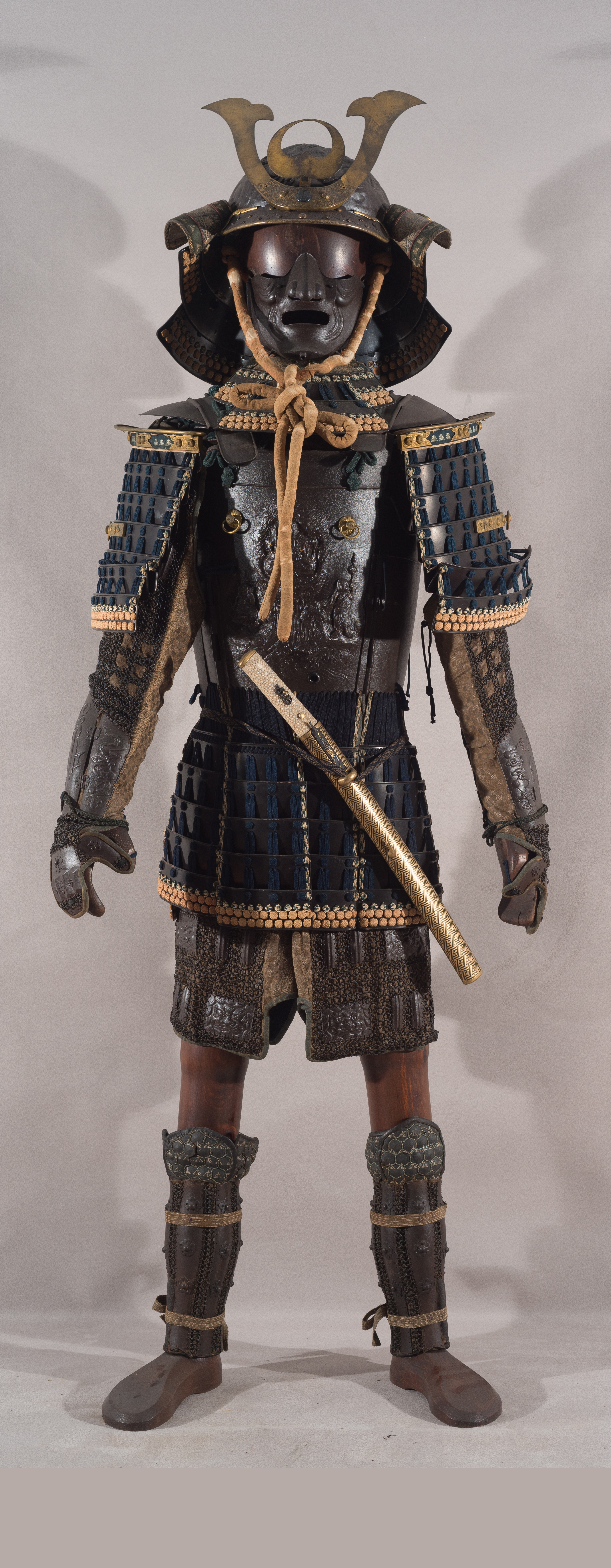 Foto di Armatura con corazza decorata con Fudō Myō-ō