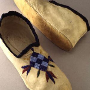 Women’s loafers, end of 800 (East Dakota)