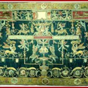 Tapestry depicting Mars in grotesque