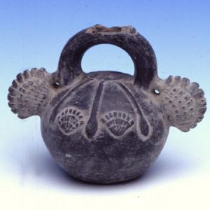 Globular vase with relief representation of spondylus shells