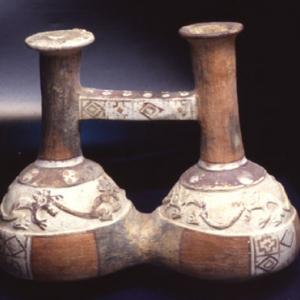 Vase with two-chamber bridge loop, XV-XVI sec. A.D (Chimù-Inca)