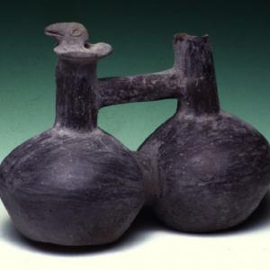 Two-chamber whistle vase with bridge loop,  XV-XVI sec. A.D (Chimù-Inca)