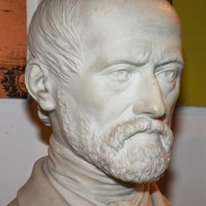 Particolare del busto in marmo di Giuseppe Mazzini 
