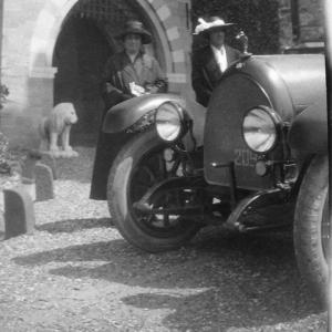 Donne e motori d'epoca 