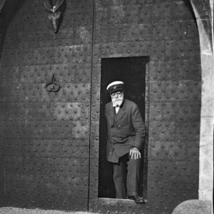 The Captain at the Castle Door