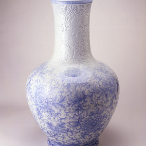 Big vase with hōsōge flowers