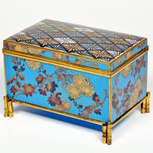 Cigarette box with chrysanthemum motif