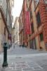 Esterno. Vicolo con stendardo 